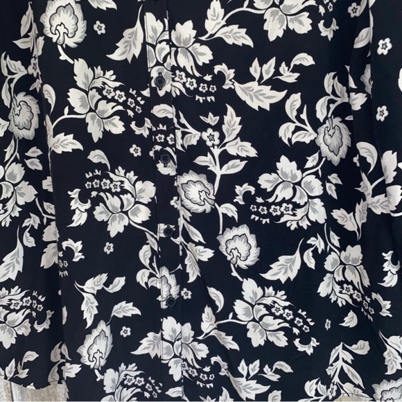 White House Black Market Black & White Floral Lace Trim Button Blouse - Picture 3 of 6